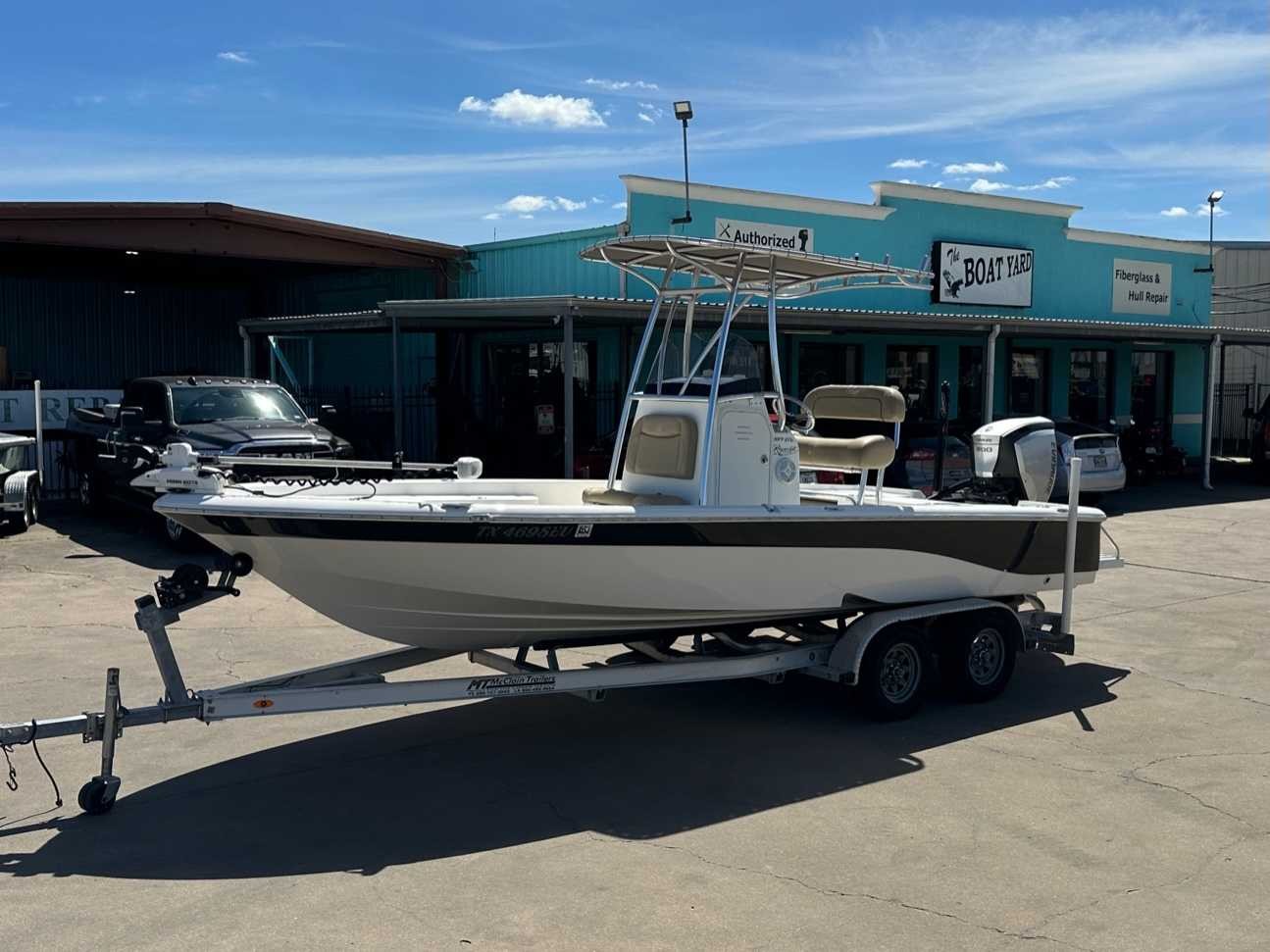 2019 NAUTIC STAR 227XTS Center Console