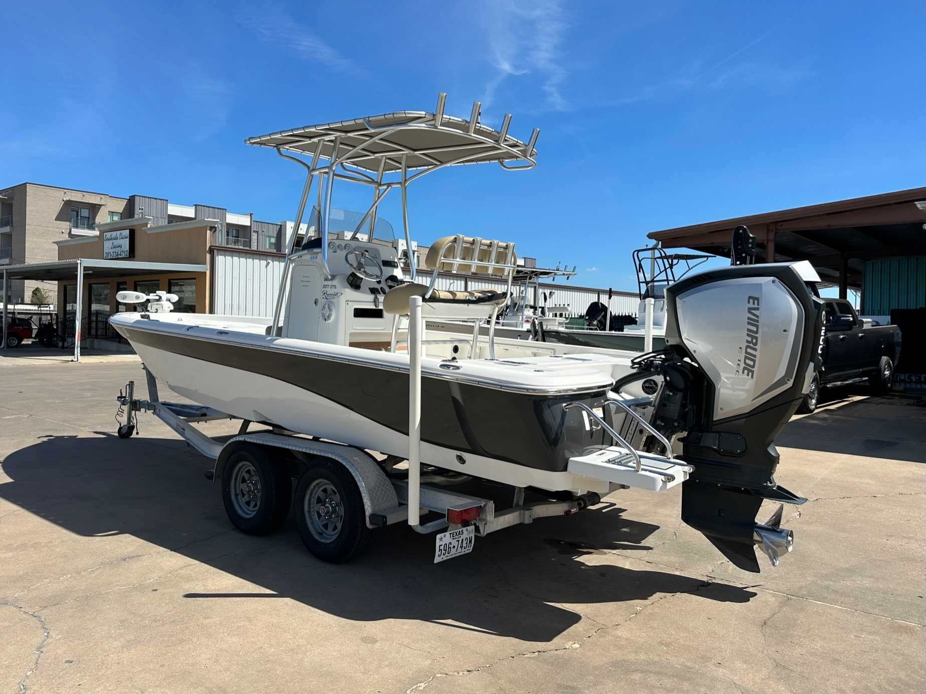 2019 NAUTIC STAR 227XTS Center Console