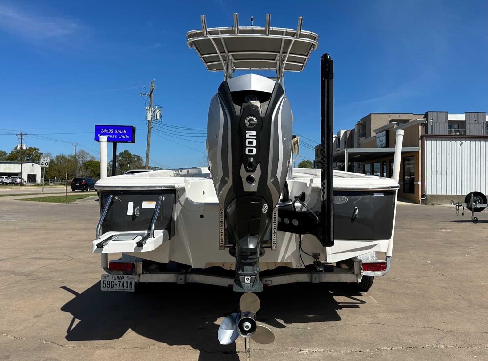 2019 NAUTIC STAR 227XTS Center Console