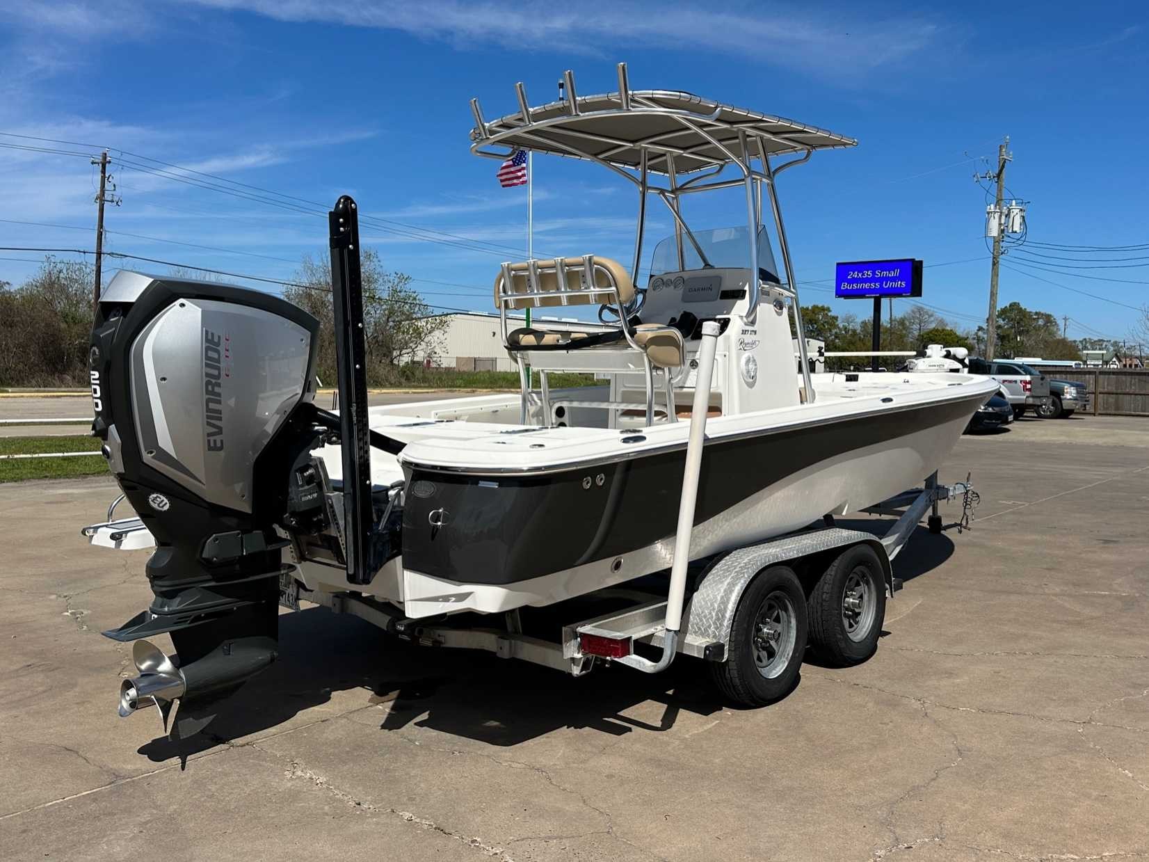 2019 NAUTIC STAR 227XTS Center Console