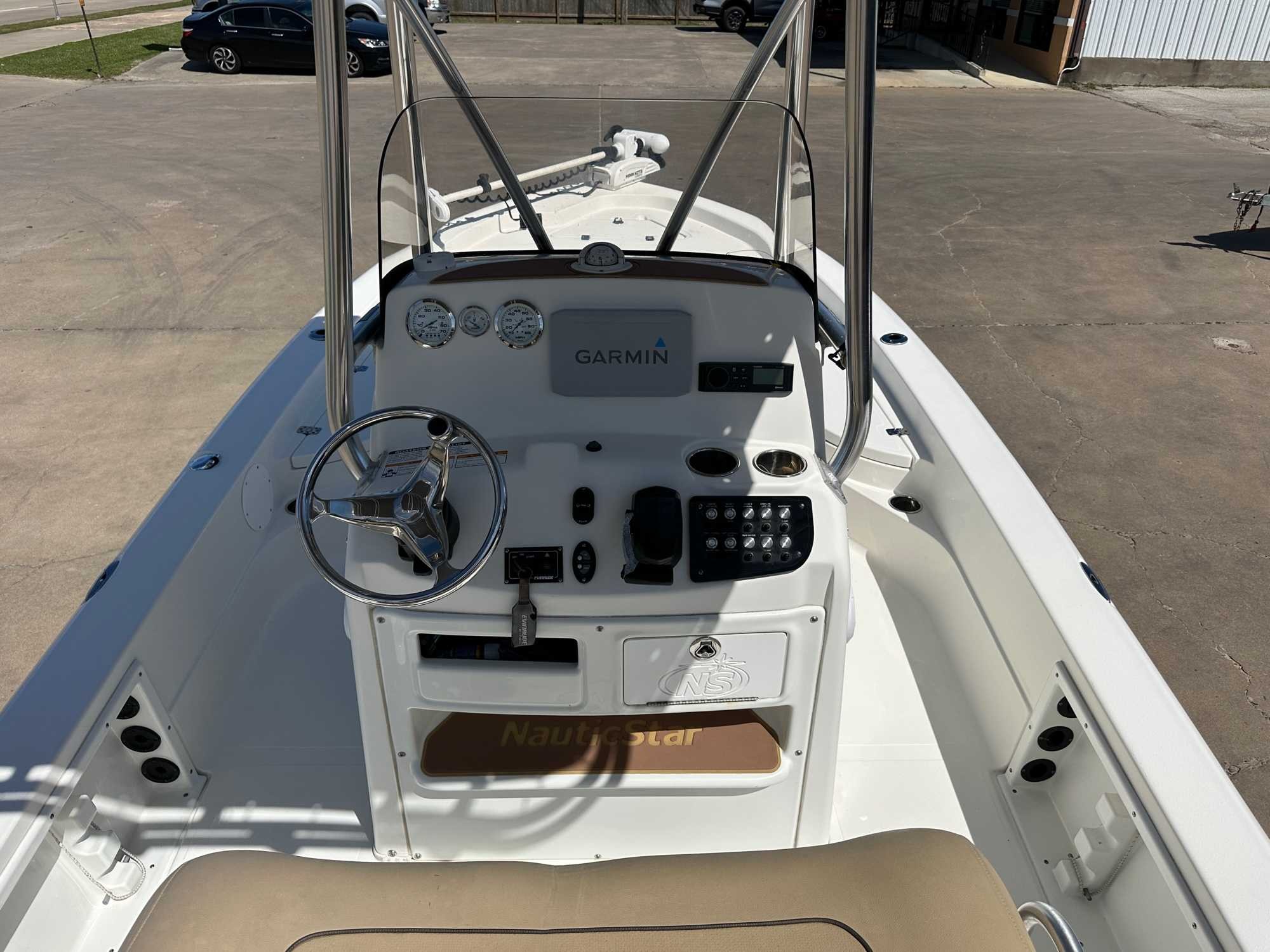 2019 NAUTIC STAR 227XTS Center Console