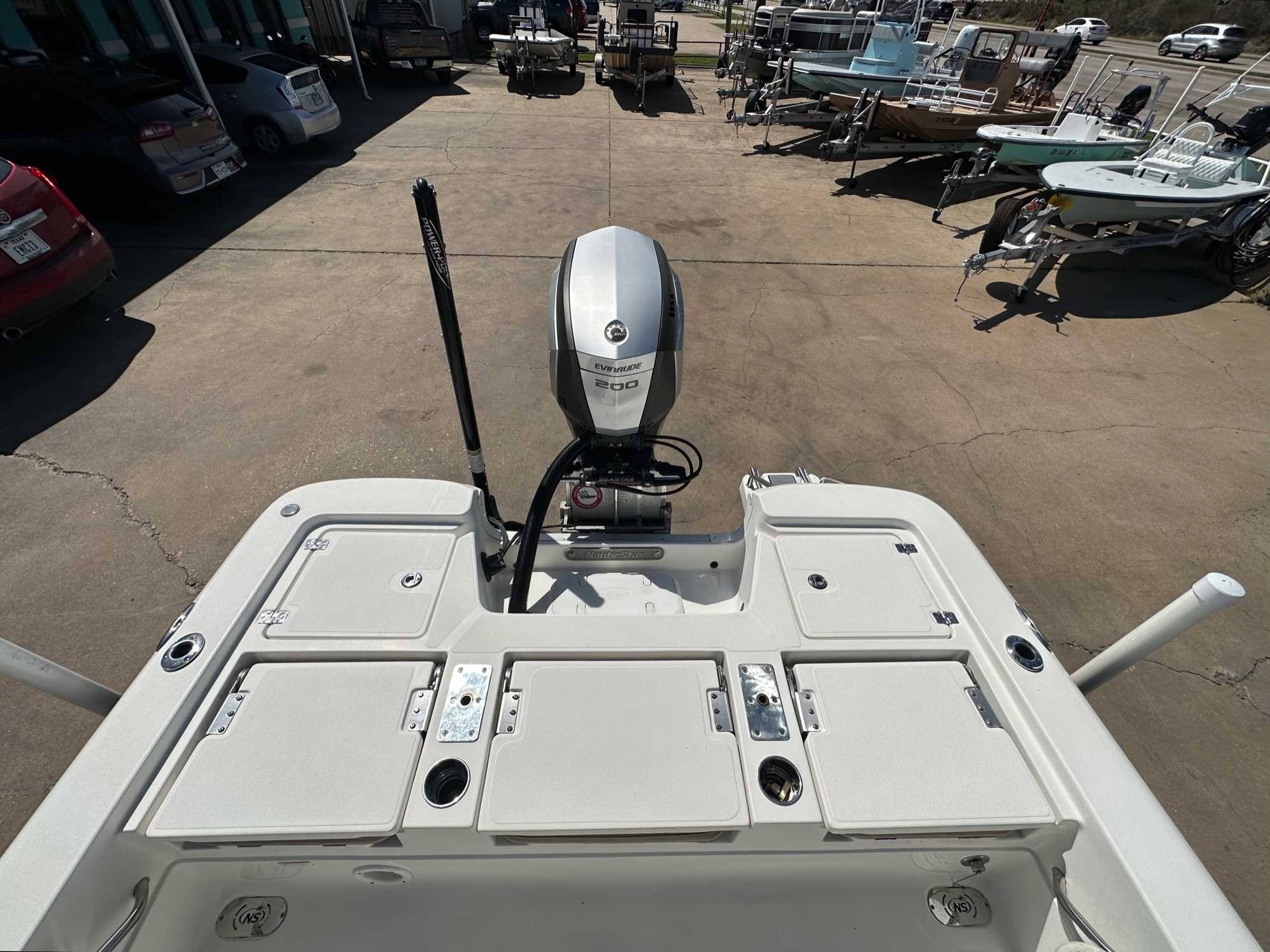 2019 NAUTIC STAR 227XTS Center Console