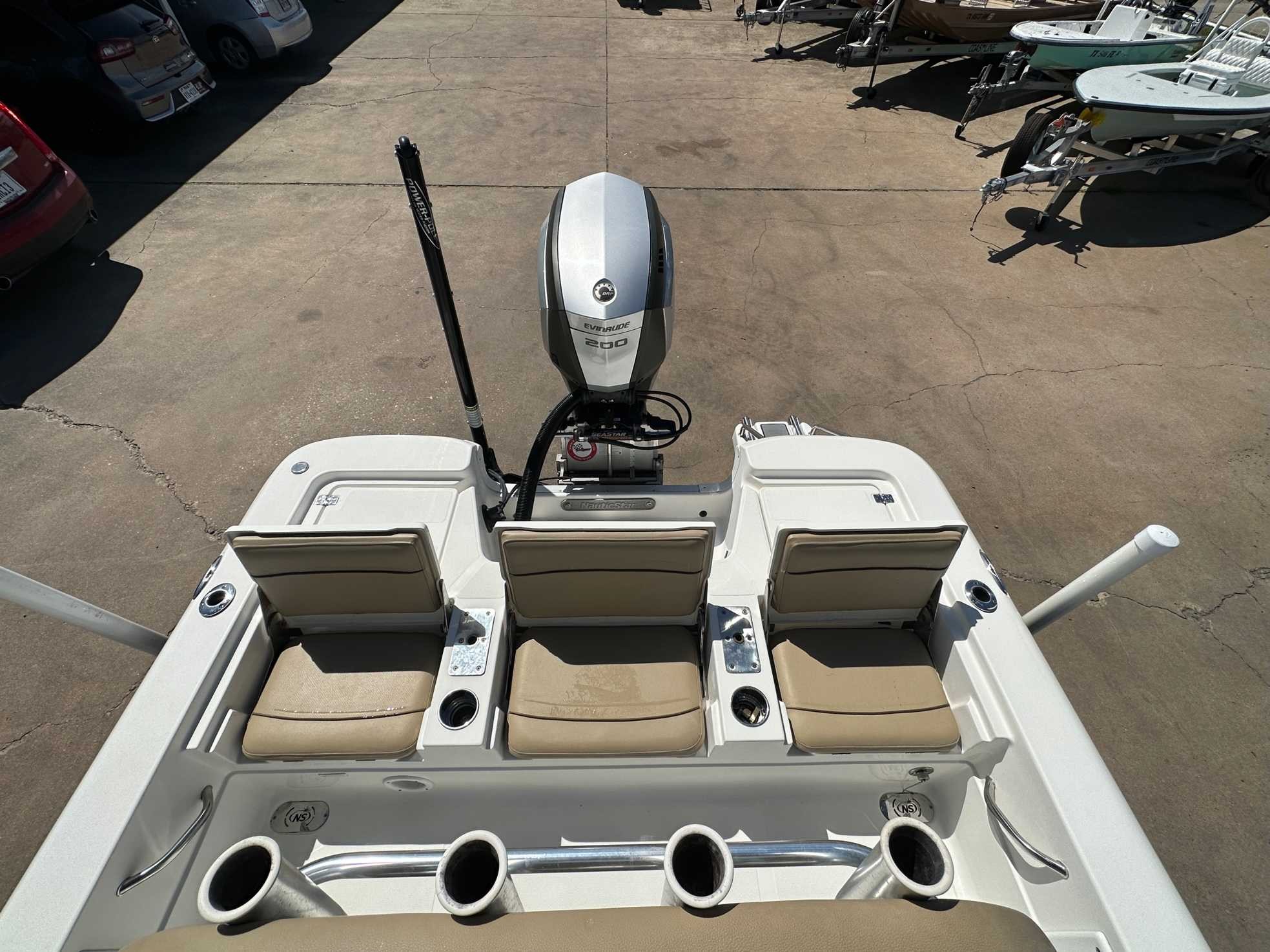 2019 NAUTIC STAR 227XTS Center Console