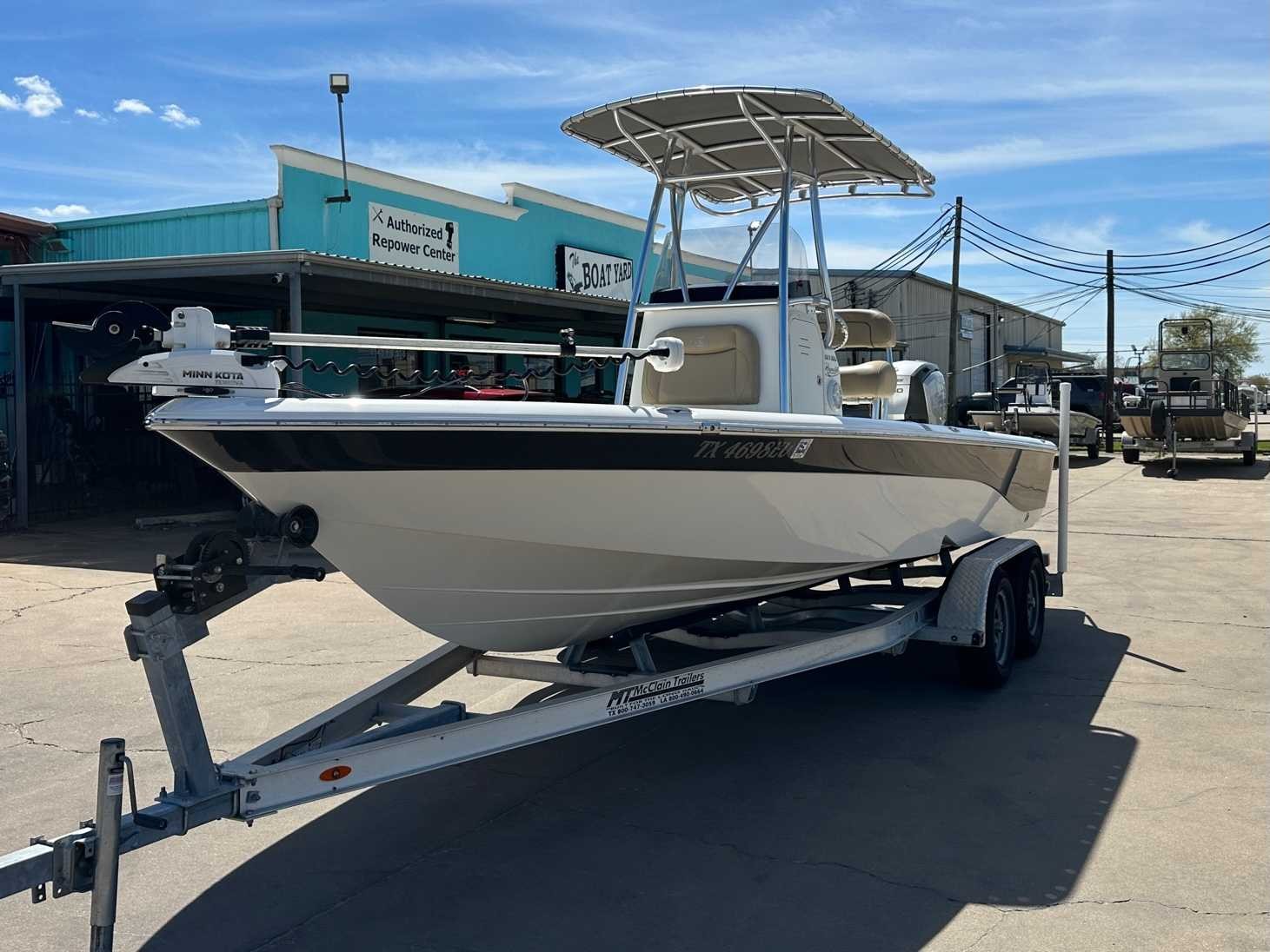 2019 NAUTIC STAR 227XTS Center Console