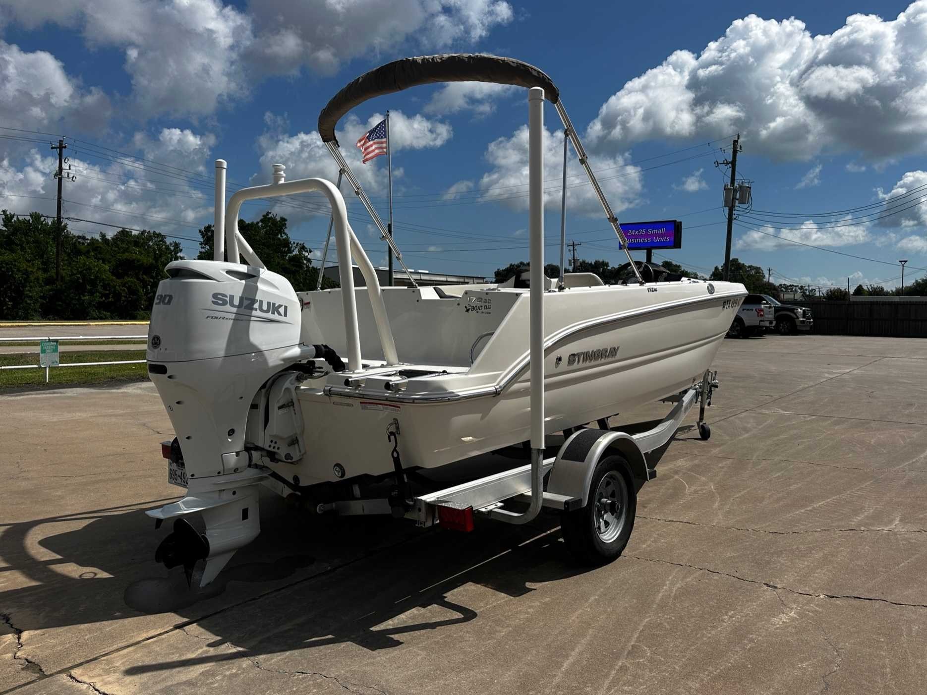 2022 Stingray 172SC Deck Boat