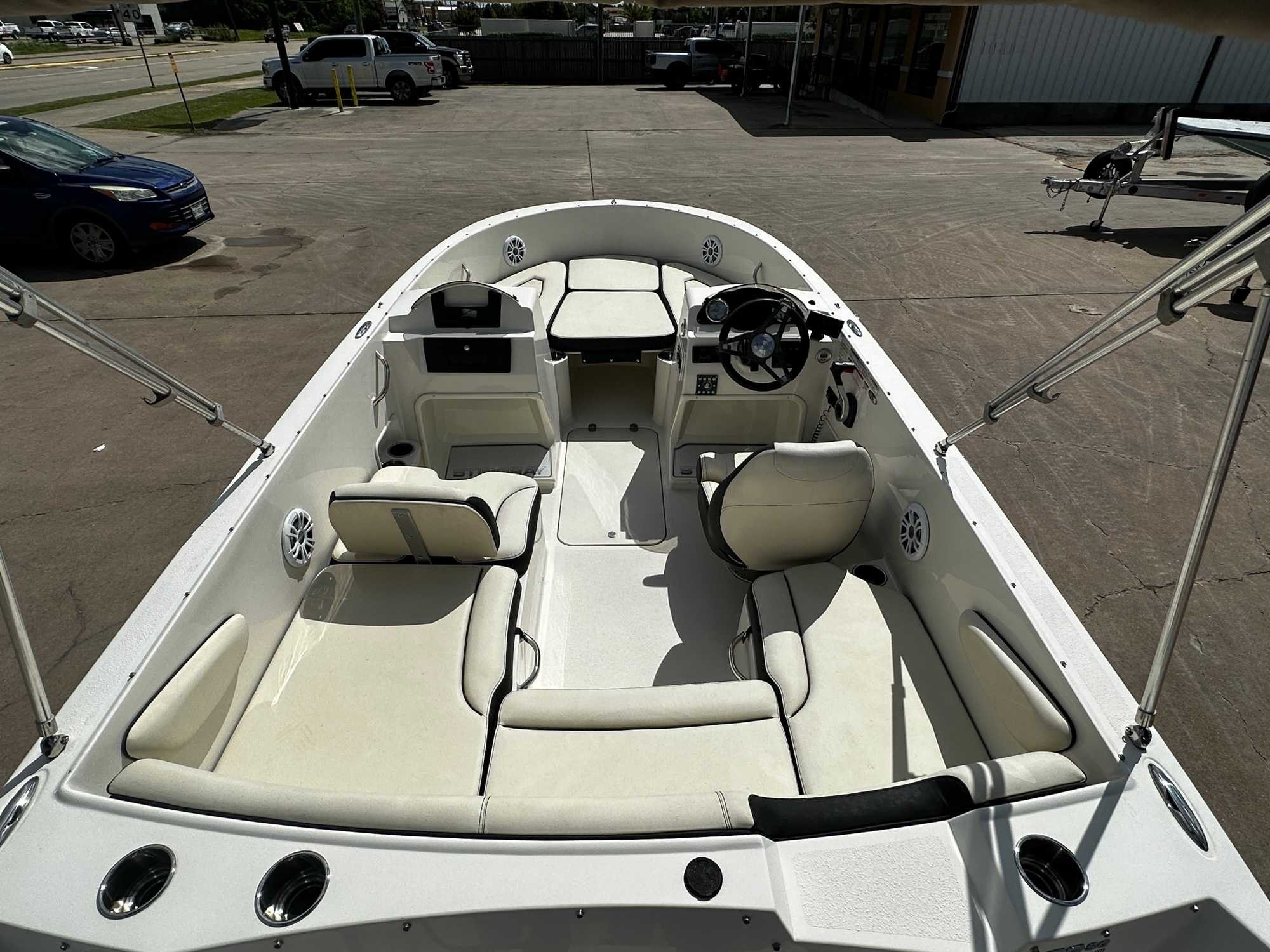 2022 Stingray 172SC Deck Boat