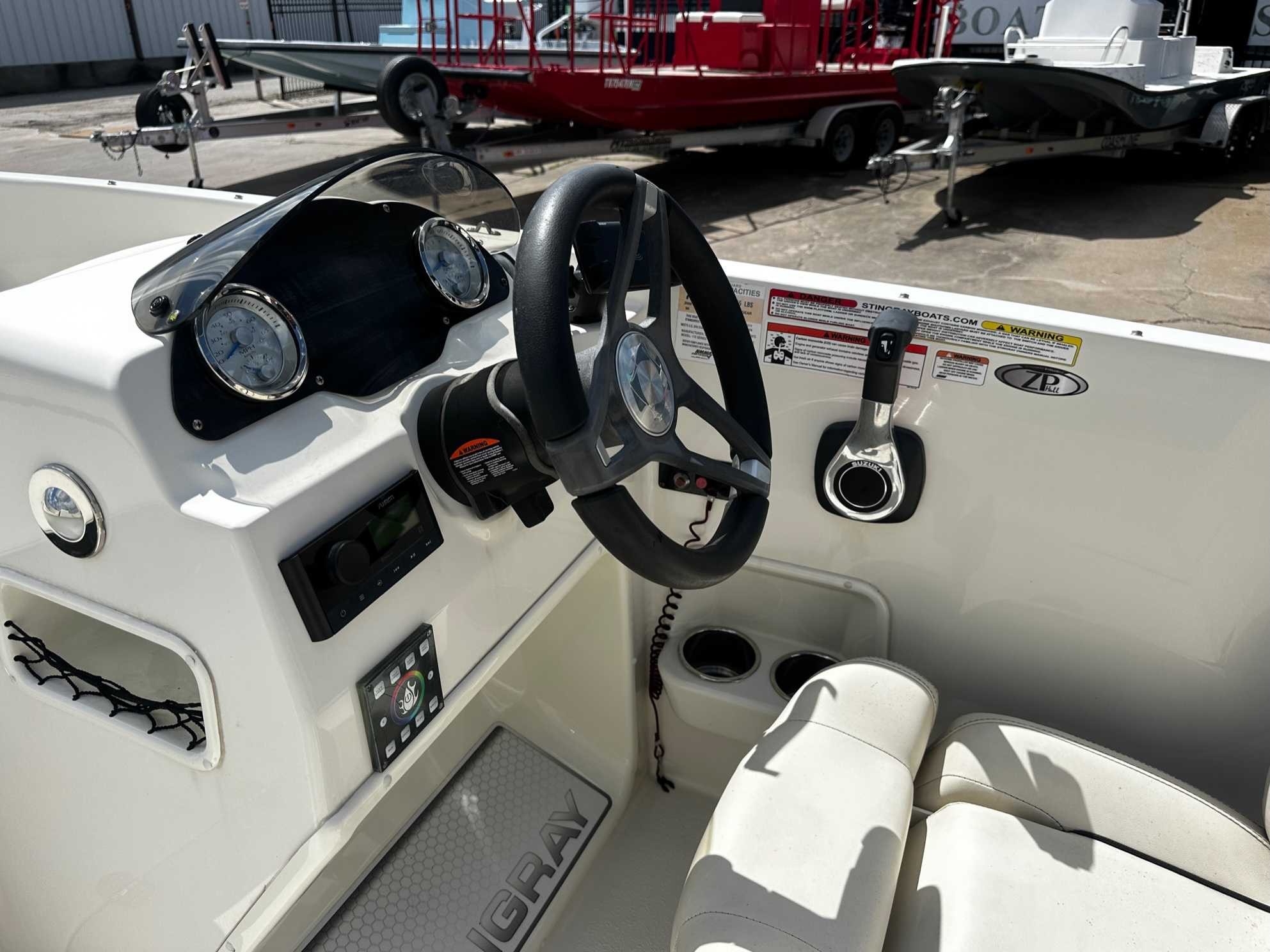 2022 Stingray 172SC Deck Boat