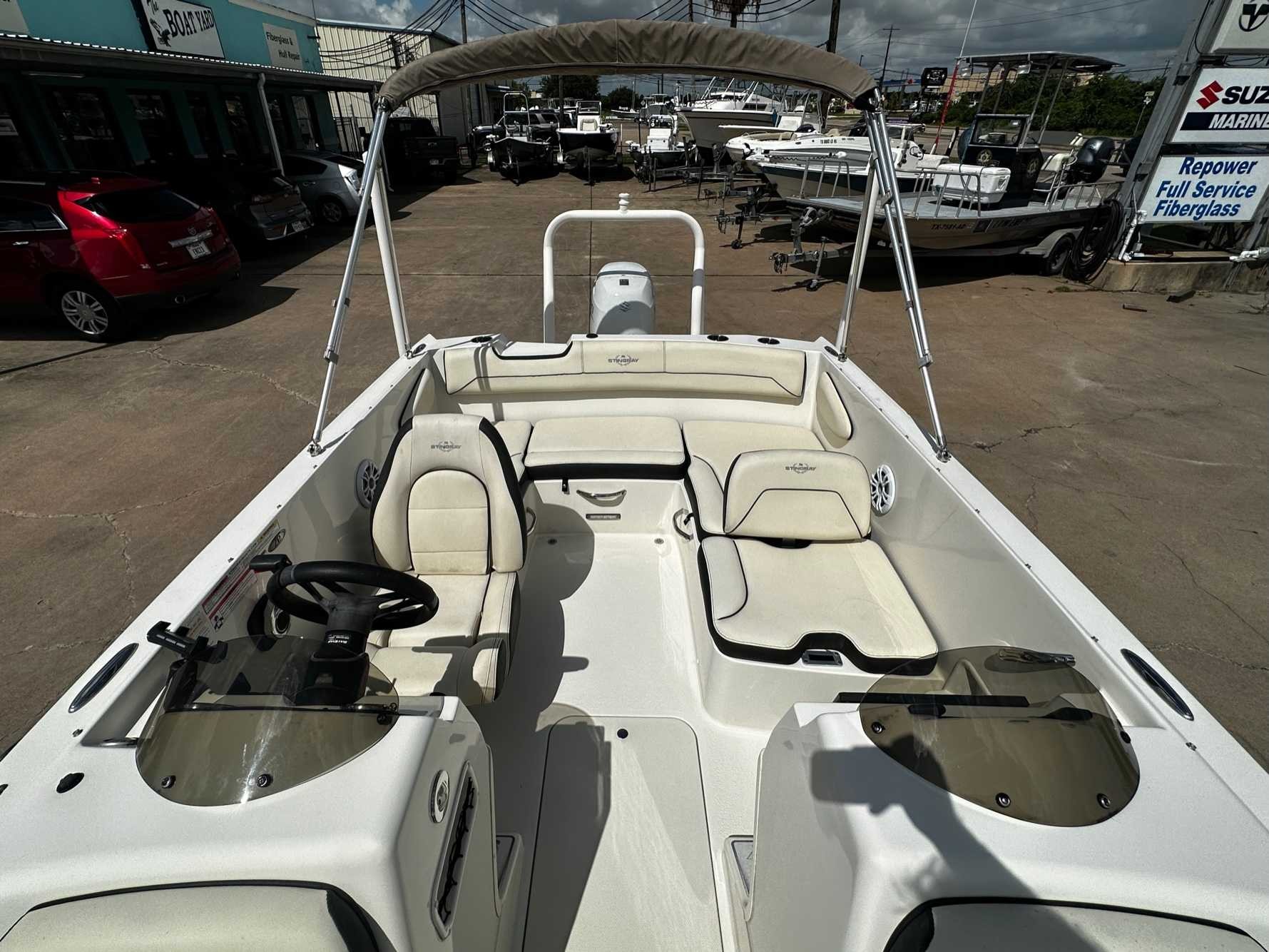 2022 Stingray 172SC Deck Boat