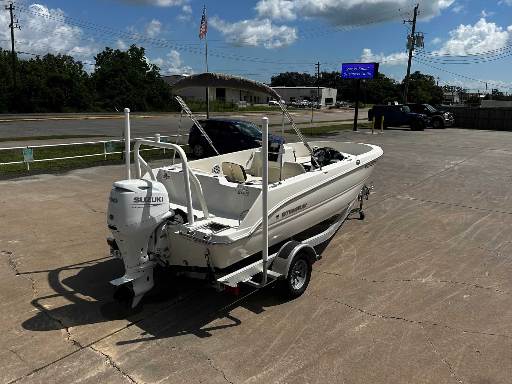 2022 Stingray 172SC Deck Boat