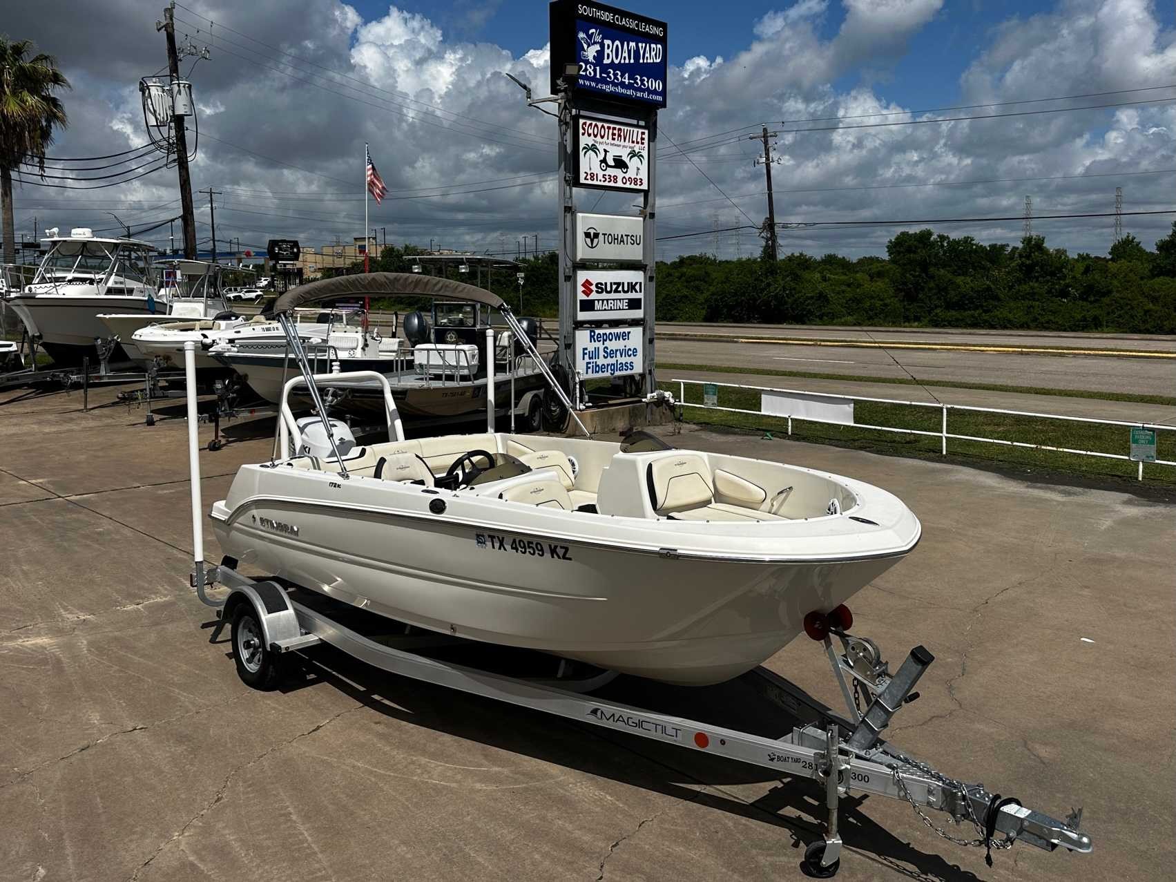 2022 Stingray 172SC Deck Boat