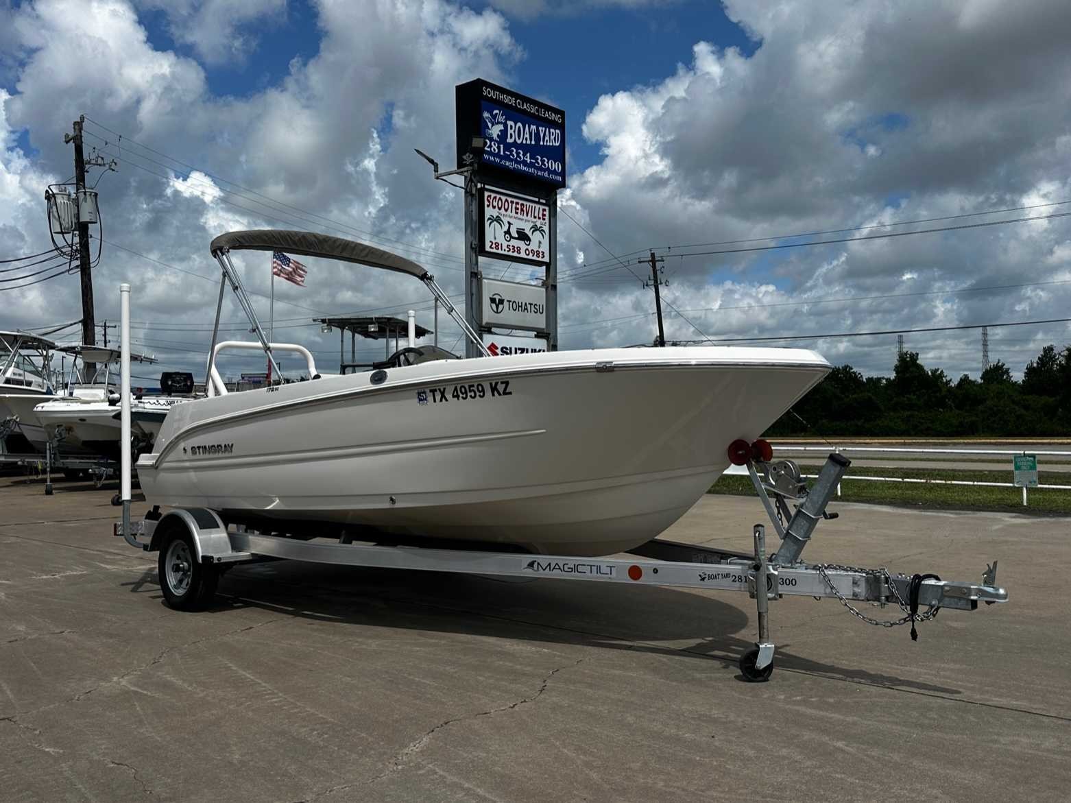 2022 Stingray 172SC Deck Boat