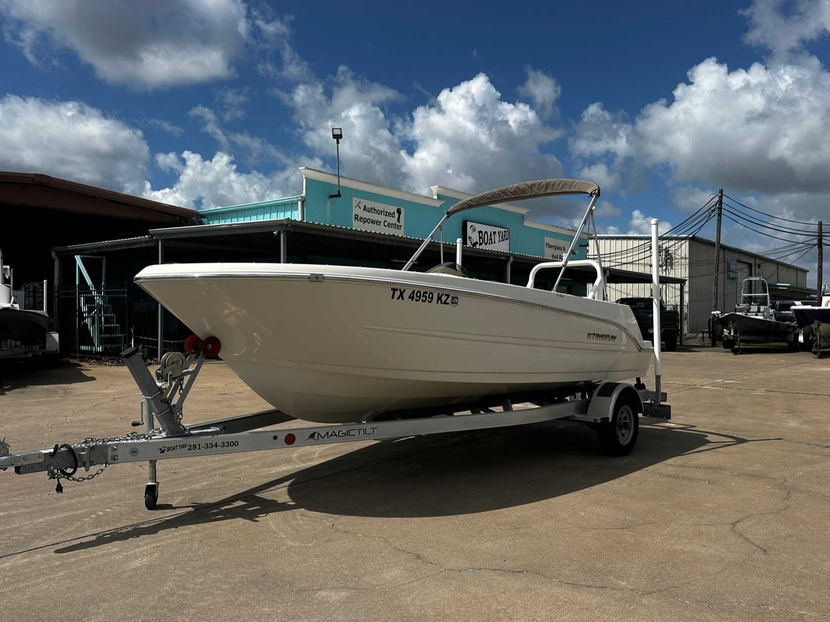 2022 Stingray 172SC Deck Boat
