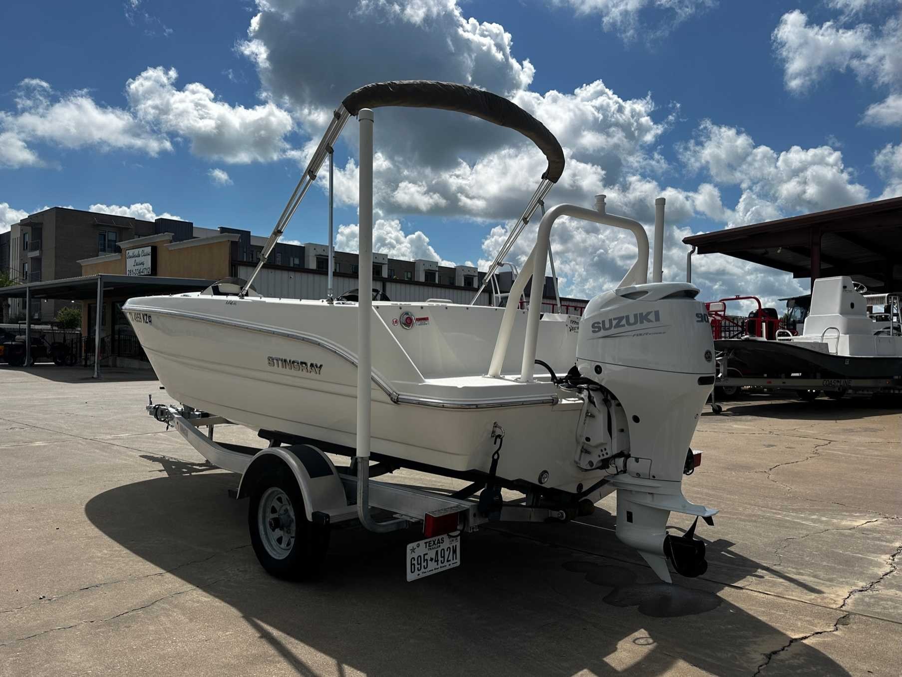 2022 Stingray 172SC Deck Boat