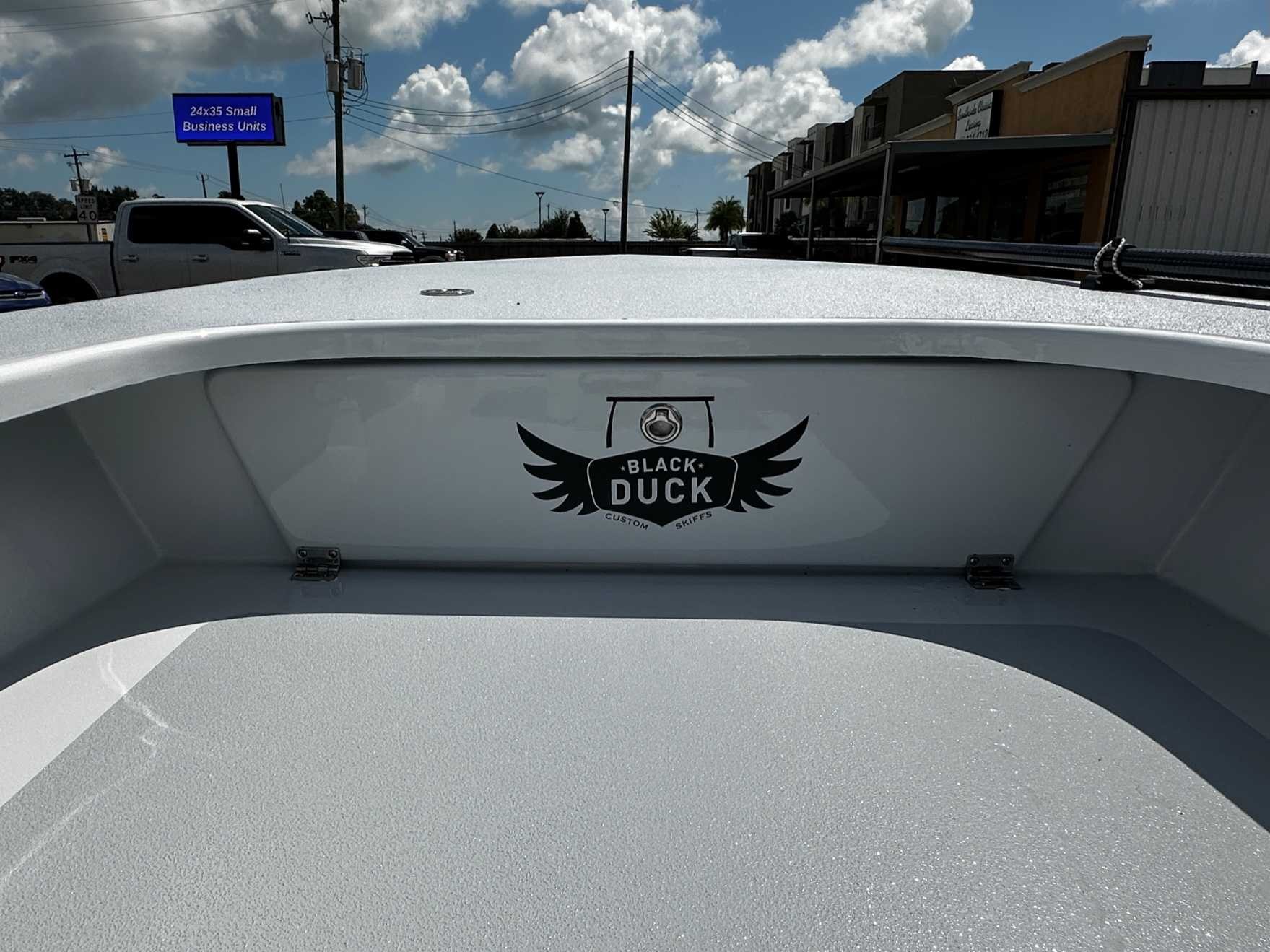 2024 BLACK DUCK Cromis 18 Flat/Skiff