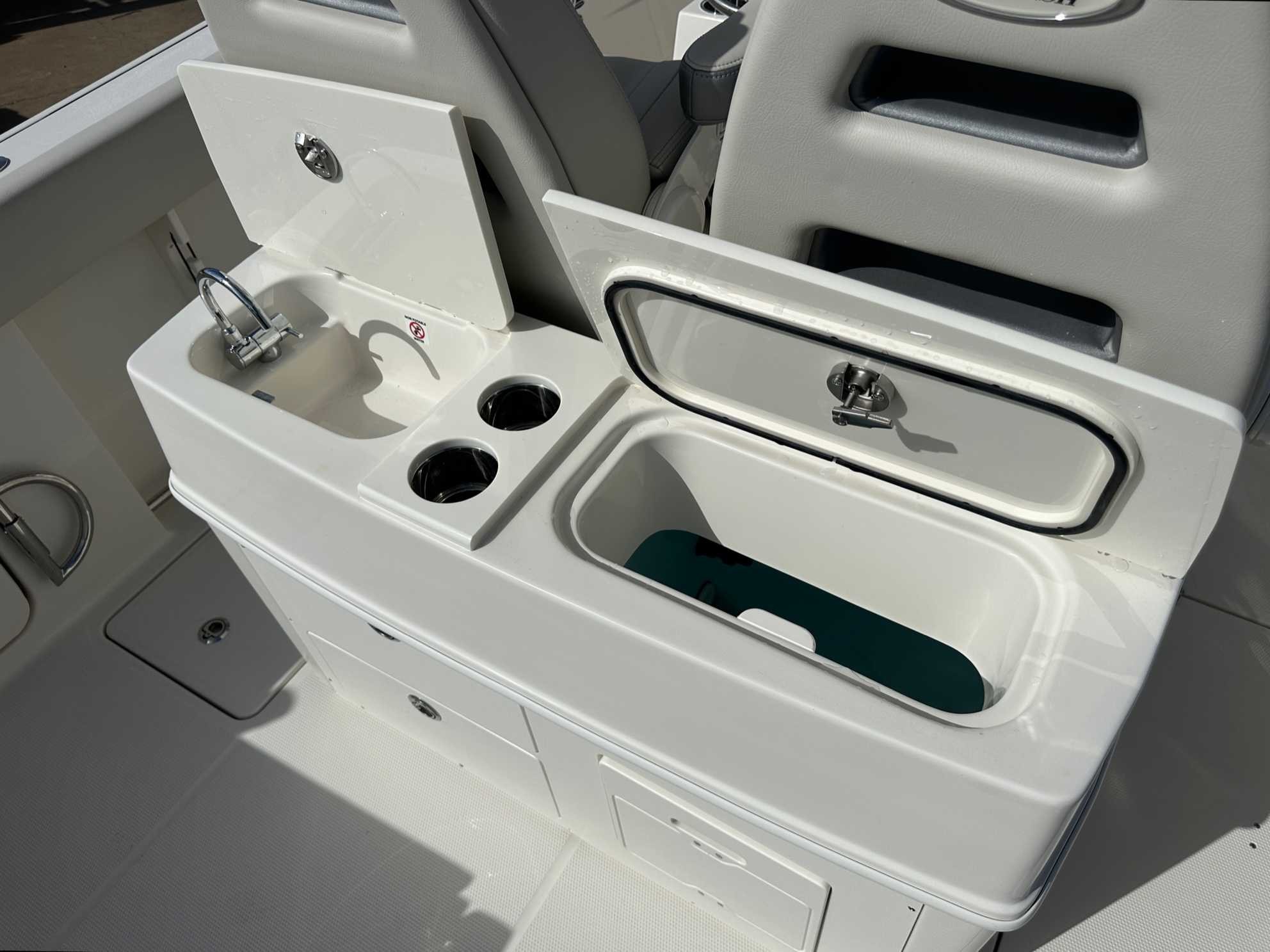 2026 Sailfish Boats 272CC Center Console