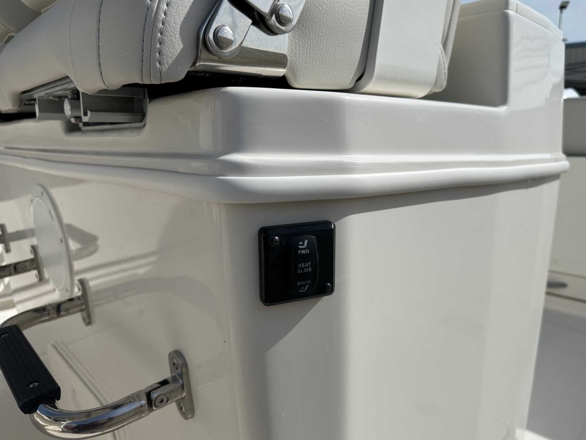 2026 Sailfish Boats 272CC Center Console