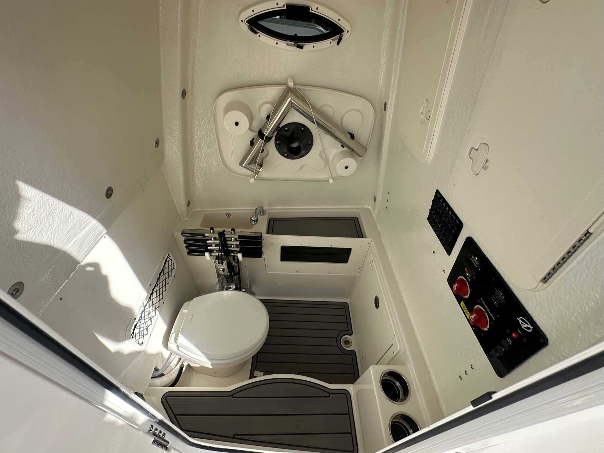 2026 Sailfish Boats 272CC Center Console